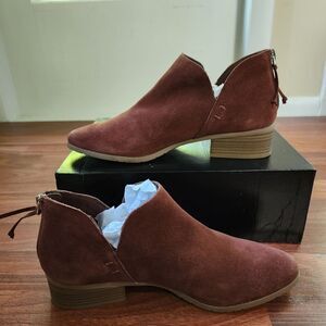 New Kenneth Cole Reaction Burgundy Leather Ankle Boot 9